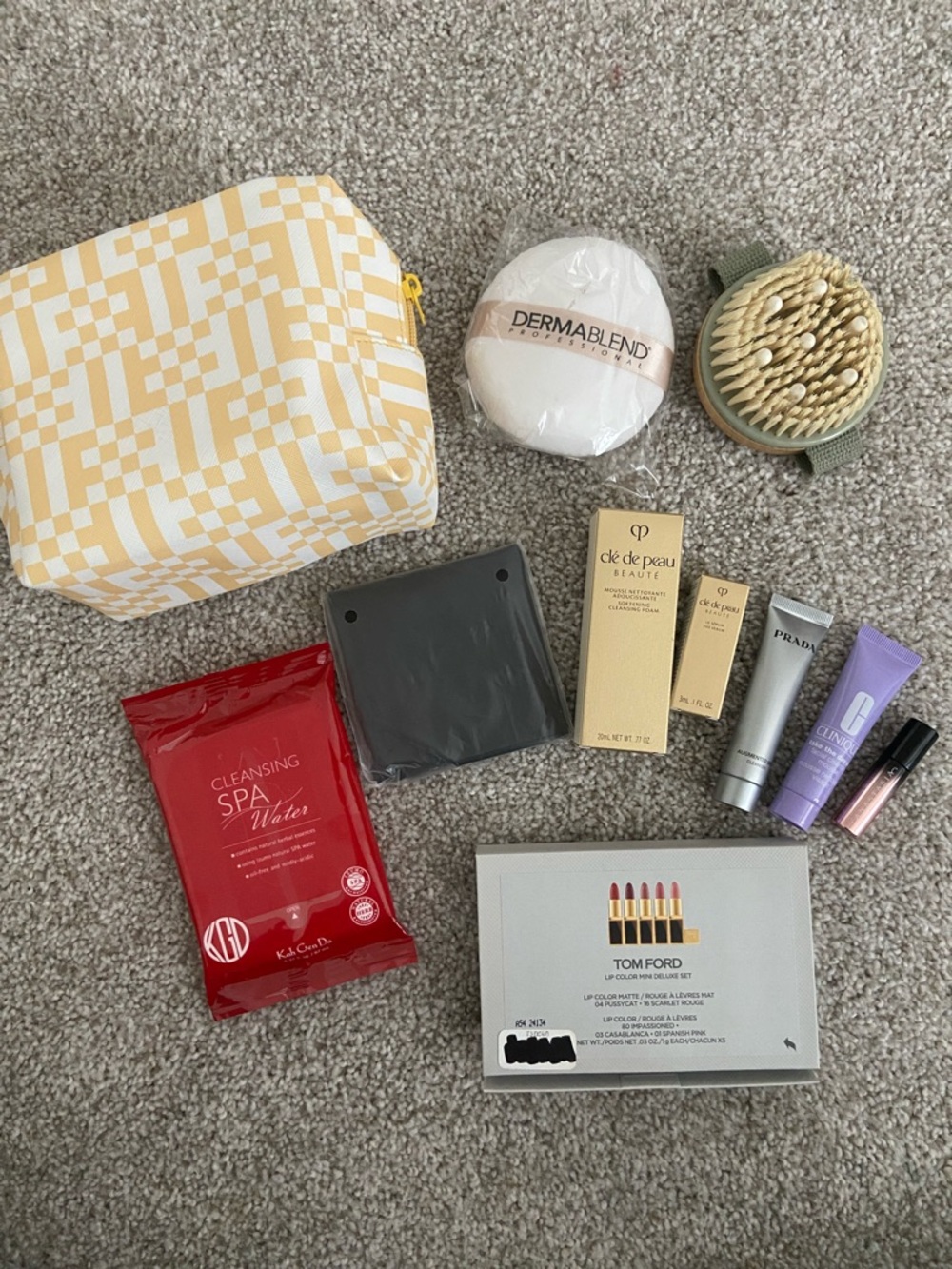 BUNDLE!🎉 makeup bag, mirror, lip set,cleanser, serum, mascara + MORE!